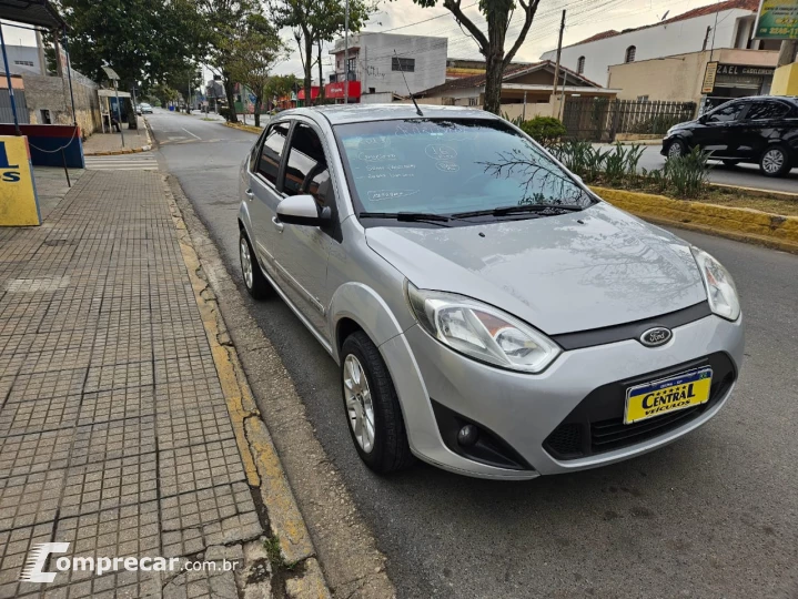 FIESTA 1.6 Rocam SE Sedan 8V