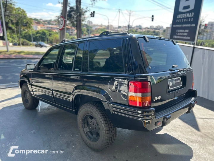 Grand Cherokee 4.0 Laredo 4X4 6I 12V Gasolina 4P Automático