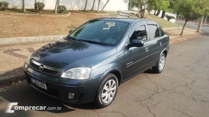 CORSA 1.4 MPFI Premium Sedan 8V