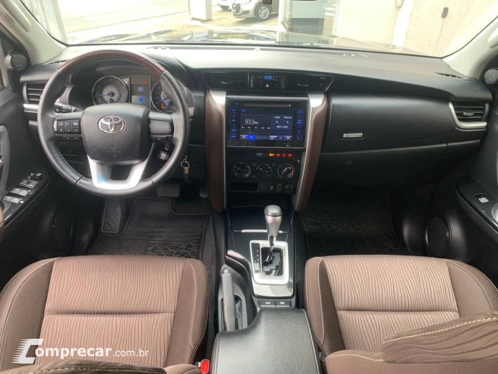 Hilux SW4 SR 4x2 2.7 Flex 16V Aut.