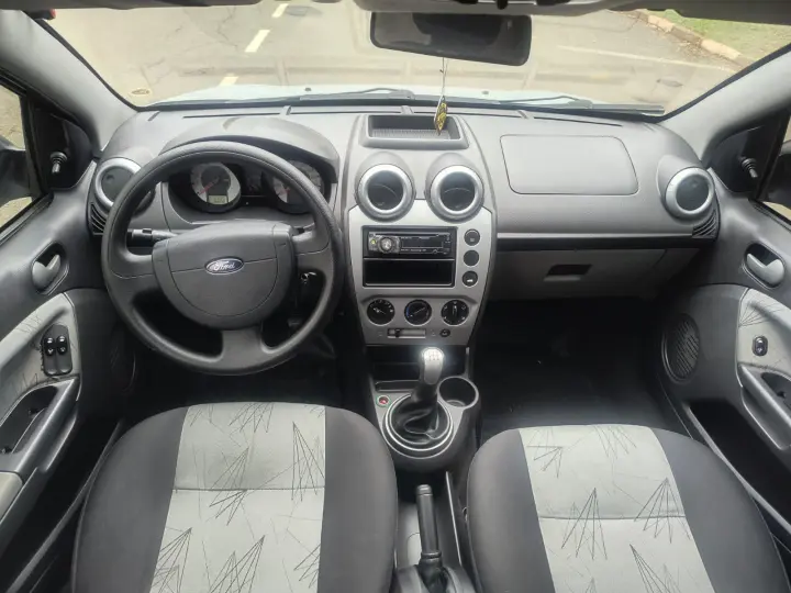 FIESTA 1.6 MPI Class Hatch 8V