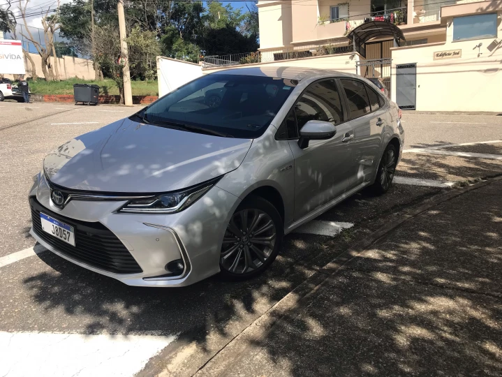 COROLLA 1.8 VVT-I Hybrid Altis