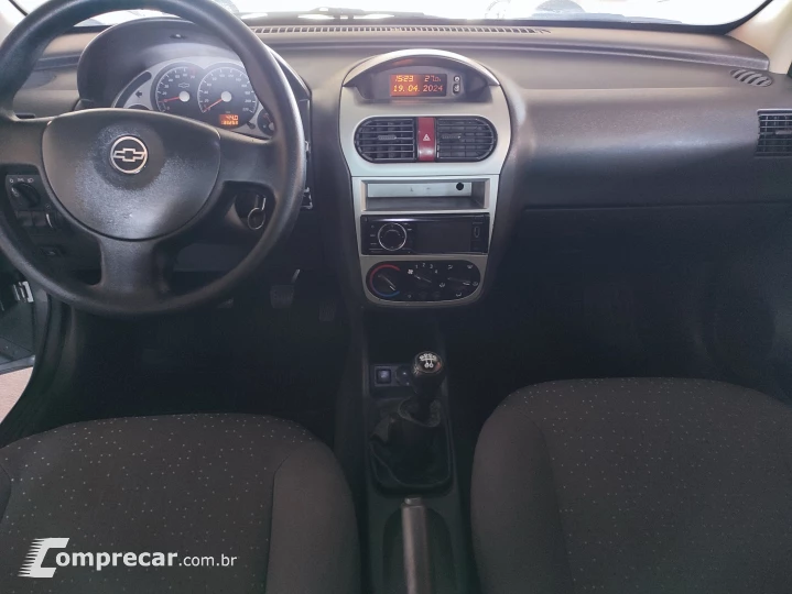 CORSA 1.4 MPFI Premium Sedan 8V