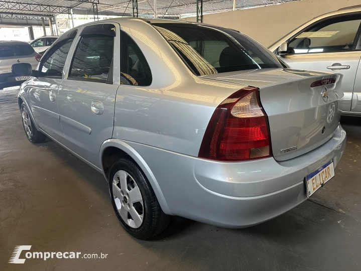 CORSA 1.4 MPFI Premium Sedan 8V