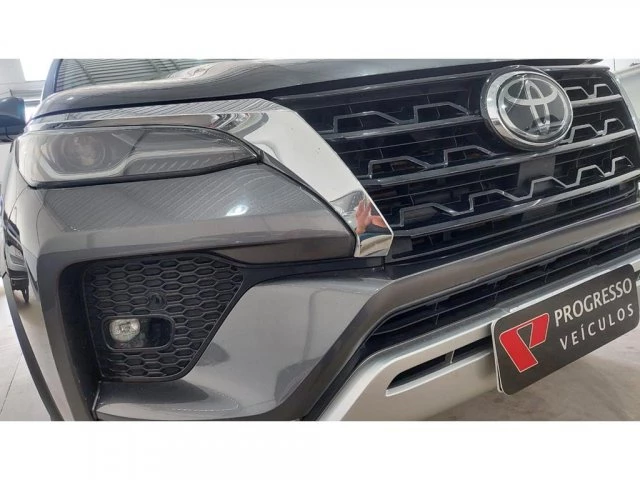 HILUX SW4 - 2.8 D-4D TURBO SRX 4X4 AUTOMÁTICO