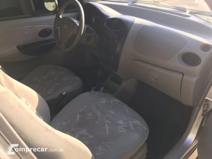 QQ 1.1 MPFI 16V
