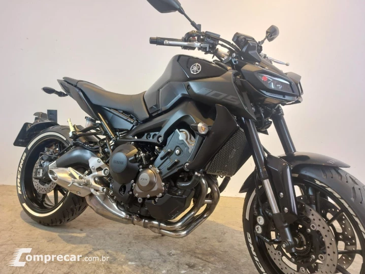 YAMAHA MT-09