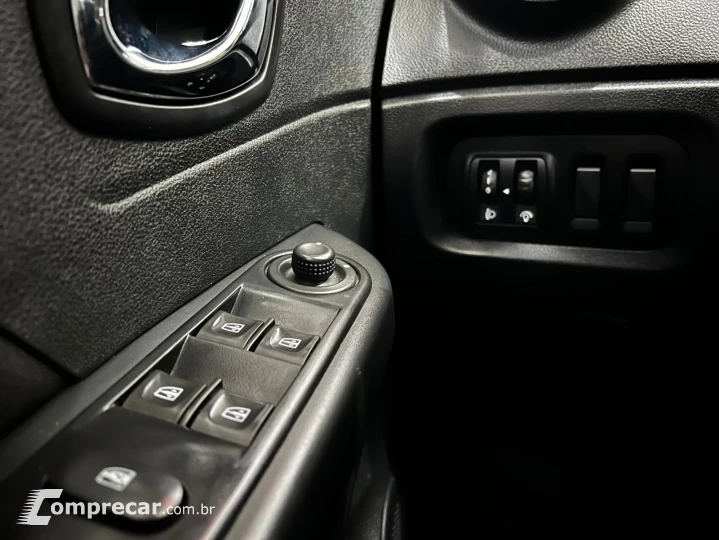 Captur Life 1.6 16v SCe CVT (Flex)