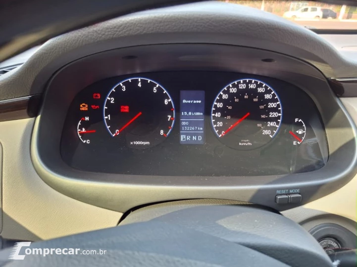AZERA 3.3 MPFI GLS Sedan V6 24V