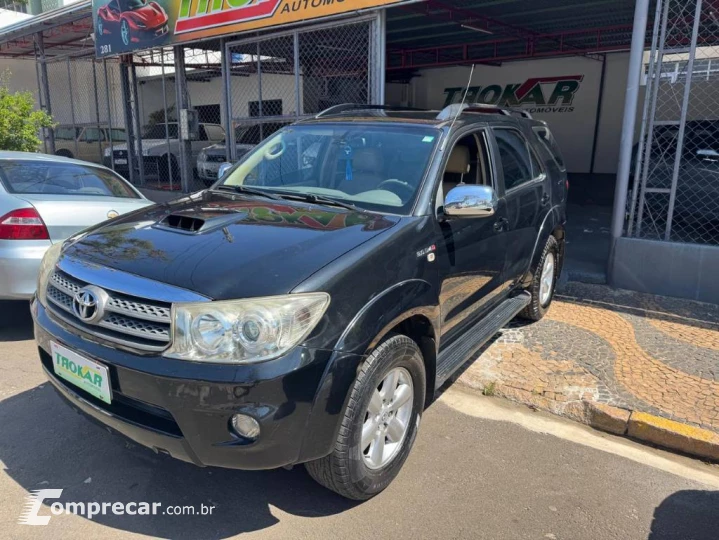 Hilux SW4 SRV D4-D 4x4 3.0 TDI Dies. Aut
