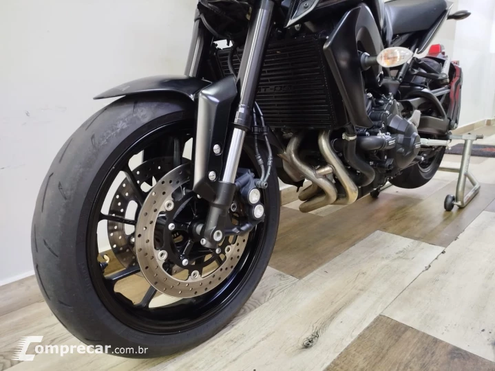MT-09  800 cc