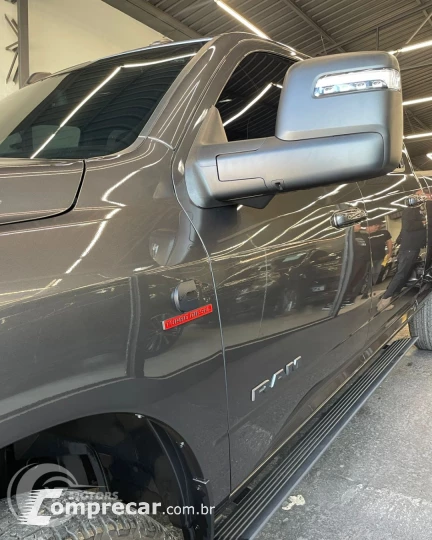 2500 6.7 I6 Turbo Laramie Night Edition CD 4X4