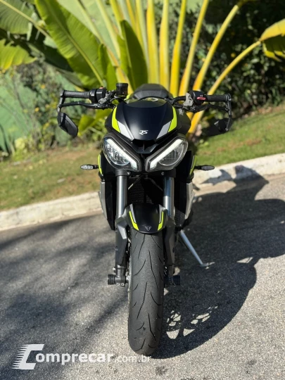 street triple rs