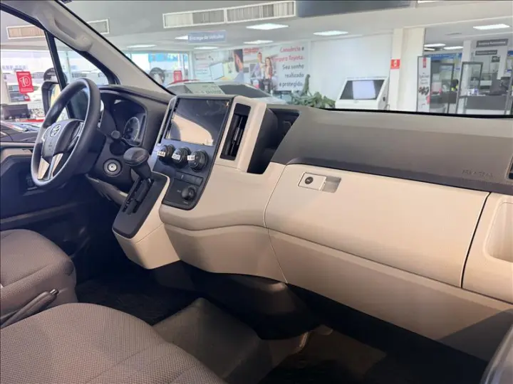 HIACE 2.8 D-4d Turbo Minibus 15+1 DX