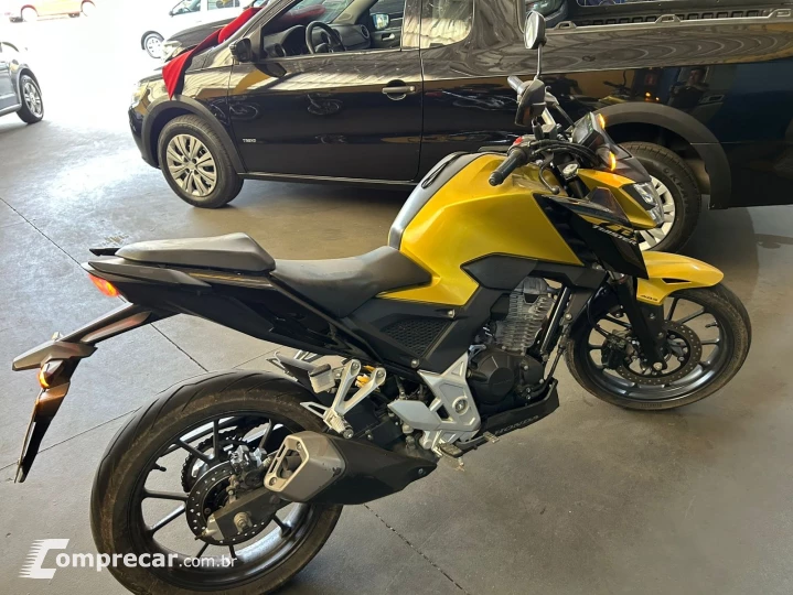 CB 300F Twister