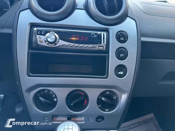 FIESTA 1.6 Rocam Sedan 8V
