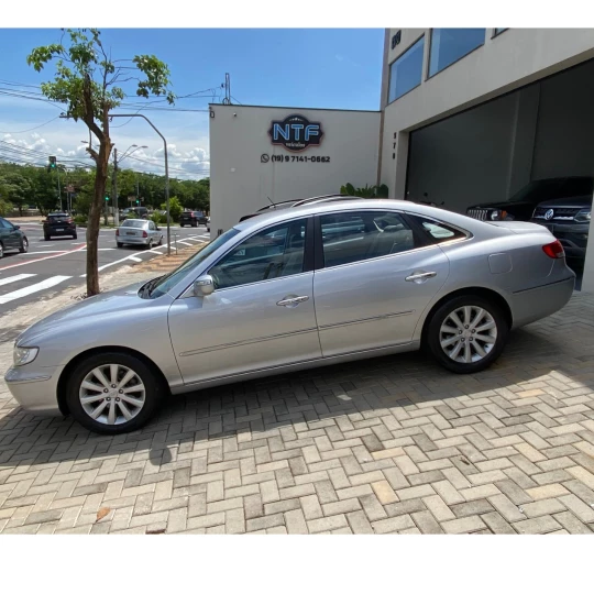 AZERA 3.3 MPFI GLS Sedan V6 24V