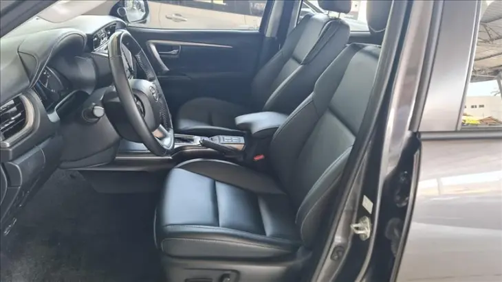 HILUX SW4 2.7 VVT-I SRV 7L 4X2