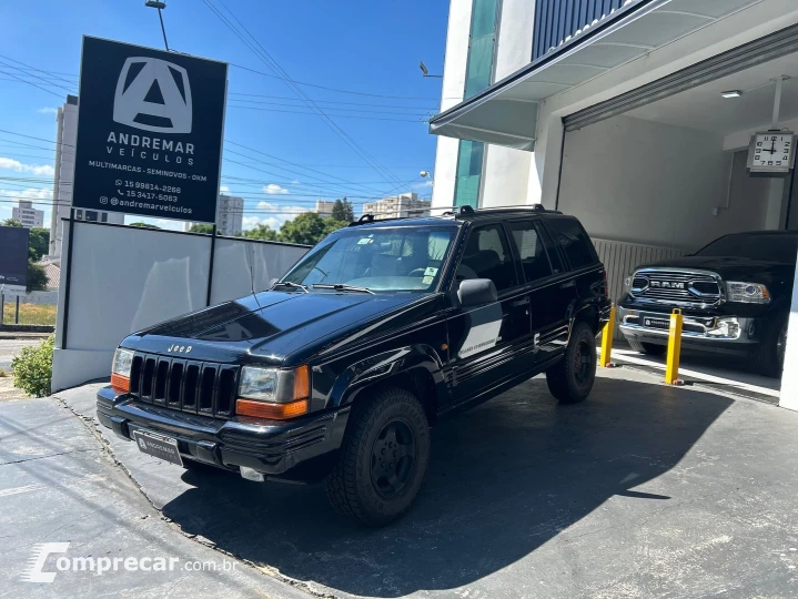 Grand Cherokee 4.0 Laredo 4X4 6I 12V Gasolina 4P Automático