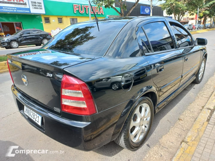 ASTRA 2.0 MPFI Advantage Sedan 8V