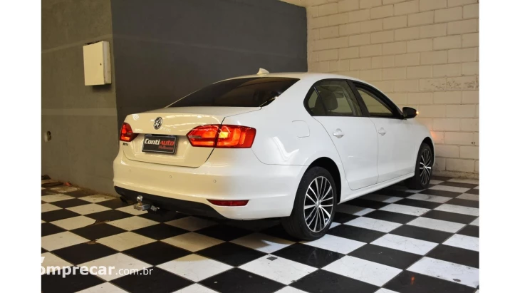 JETTA - 2.0 COMFORTLINE 4P MANUAL