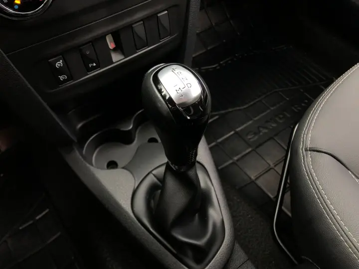 Sandero 1.6 16V SCE FLEX STEPWAY ICONIC X-TRONIC