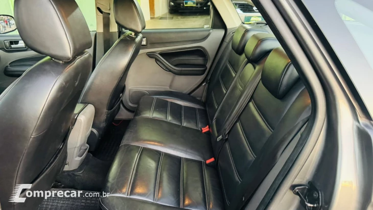 FOCUS 2.0 Titanium Plus Sedan 16V