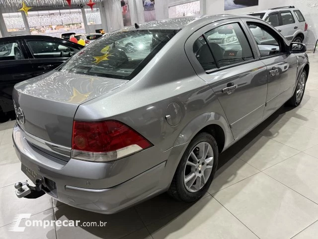 VECTRA SEDAN - 2.0 MPFI EXPRESSION 8V 140CV 4P MANUAL