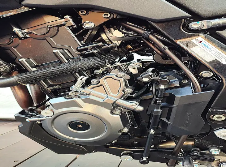 SUZUKI GSX-8S