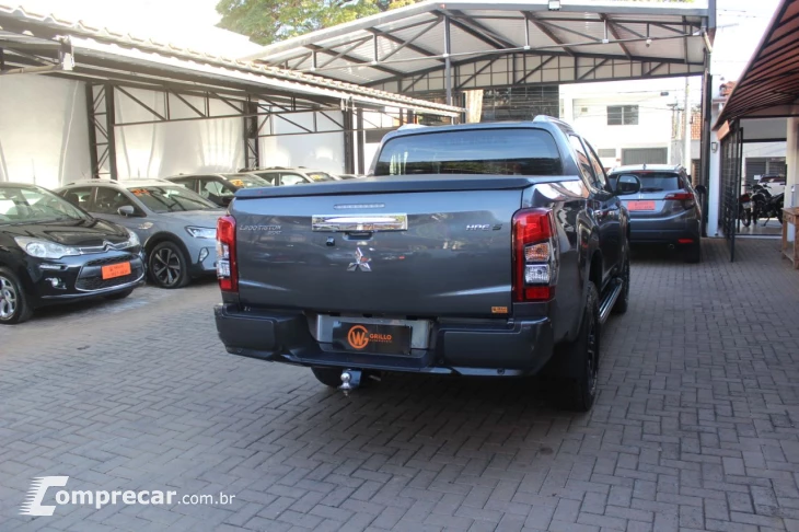 L 200 Triton 2.4 16V SPORT HPE-S 4X4 CABINE DUPLA TURBO DIES