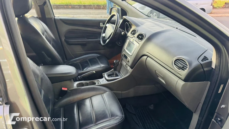 FOCUS 2.0 Titanium Plus Sedan 16V