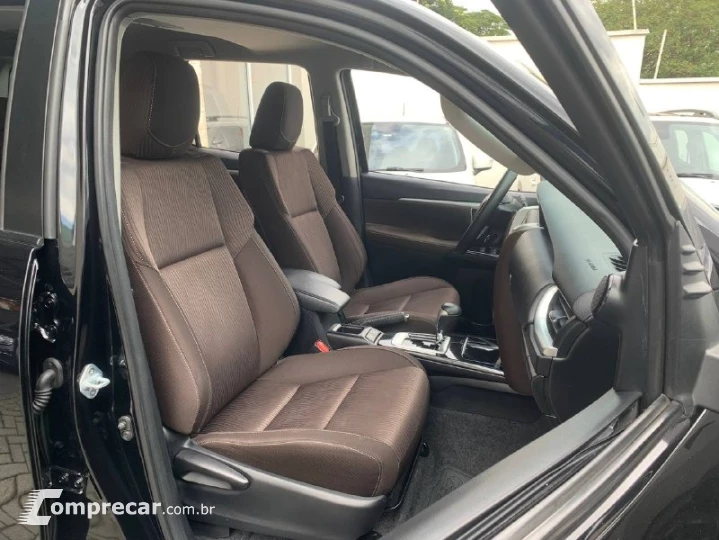 Hilux SW4 SR 4x2 2.7 Flex 16V Aut.
