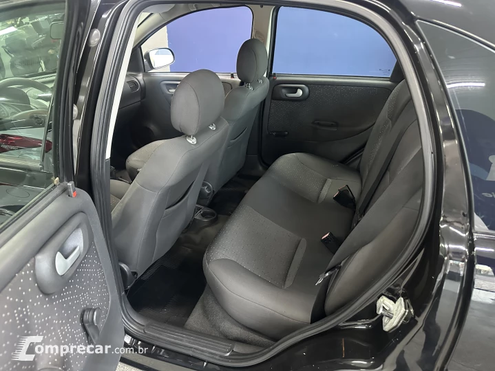 CORSA 1.4 MPFI Premium Sedan 8V