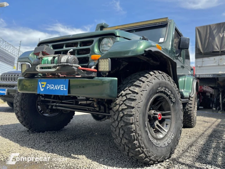 T-4 4x4 2.8 TB Int. Cap. Rígida Diesel