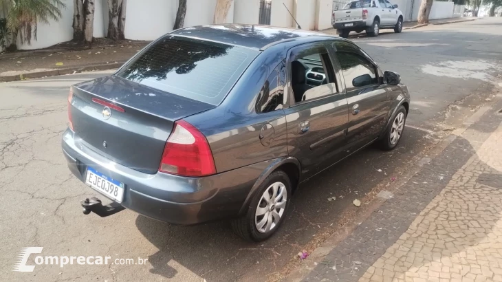 CORSA 1.4 MPFI Premium Sedan 8V