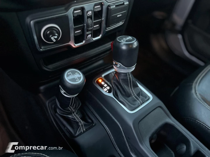 WRANGLER 2.0 TURBO GASOLINA SAHARA 4P 4X4 AT8