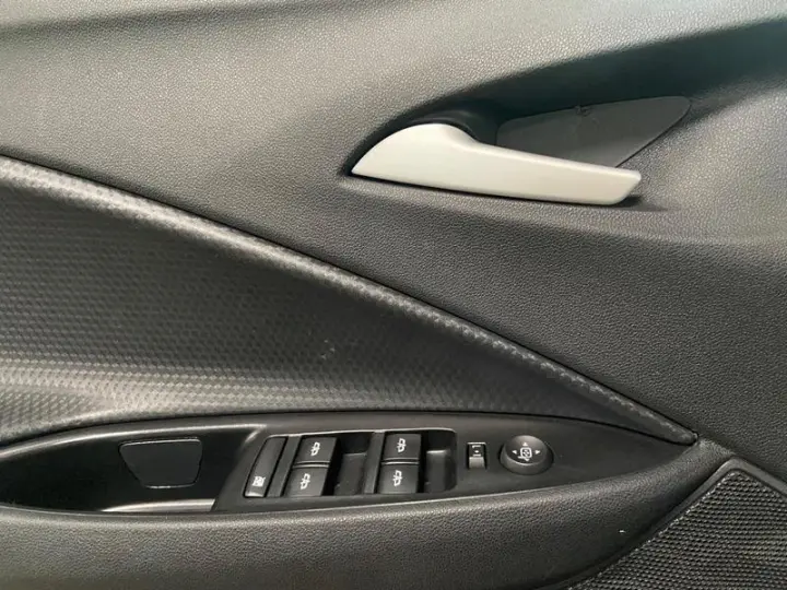 ONIX HATCH LT 1.0 12V FLEX 5P MEC