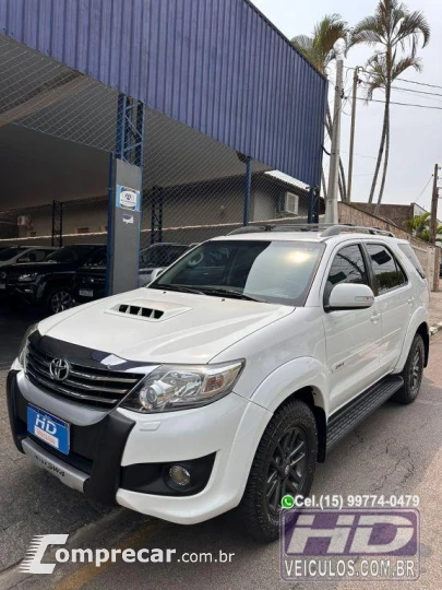 Hilux SW4 SRV D4-D 4x4 3.0 TDI Dies. Aut