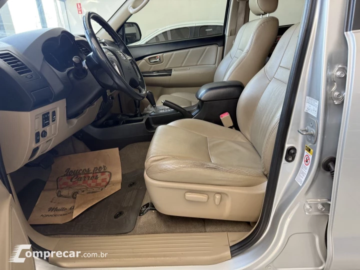Hilux SW4 3.0 16V 4P SRV 4X4 7 LUGARES TURBO DIESEL AUTOMÁTI