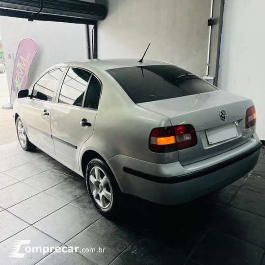 POLO SEDAN 1.6