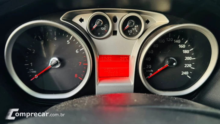 FOCUS 2.0 Titanium Plus Sedan 16V