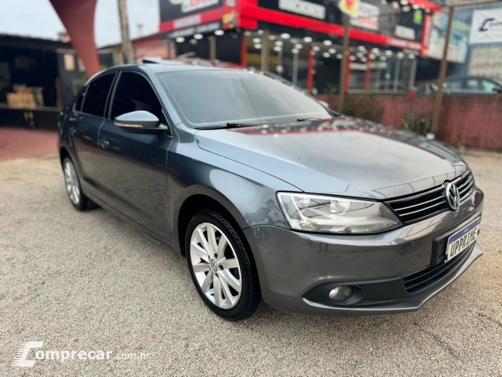 Jetta 2.0 4P CONFORTLINE TIPTRONIC AUTOMÁTICO