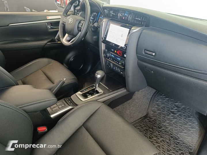 HILUX SW4 2.8 D-4D TURBO SRX 7L 4X4 AUTOMÁTICO
