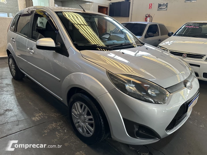 FIESTA 1.6 MPI Class Hatch 8V