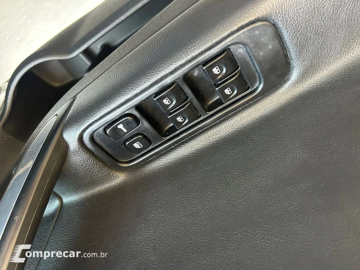 J5 Sedan 1.5 16V 4p Mec.
