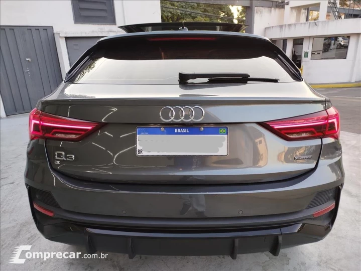 Q3 2.0 40 TFSI Performance Black Quattro