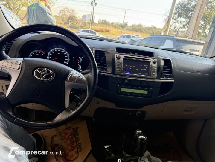 Hilux SW4 3.0 16V 4P SRV 4X4 7 LUGARES TURBO DIESEL AUTOMÁTI