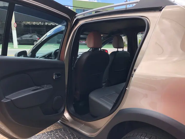 Sandero 1.6 16V SCE FLEX STEPWAY ICONIC X-TRONIC