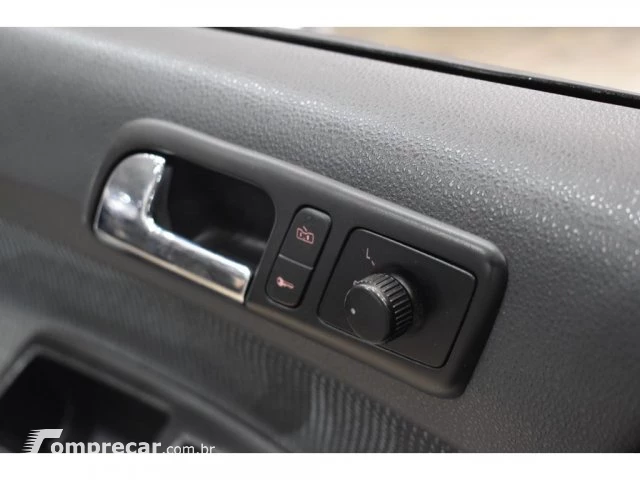 POLO - 1.6 MI 8V 4P MANUAL
