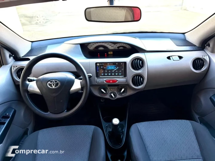 Etios Hatch 1.5 XLS
